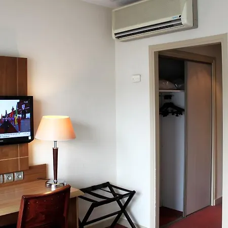 Kyriad Ferrand Centre Szálloda 3*
