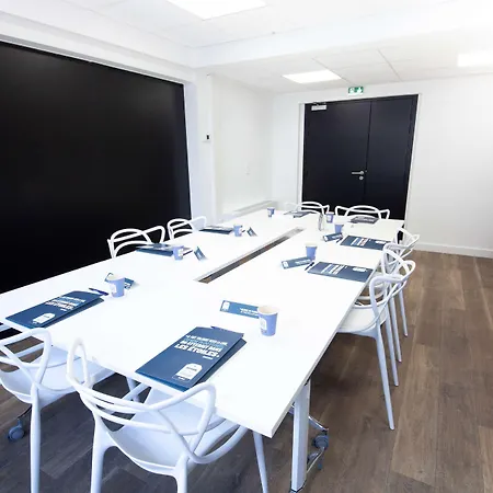 فندق Kyriad Ferrand Centre 3*