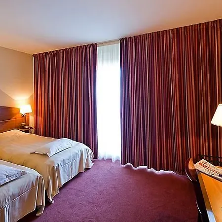 Szálloda Kyriad Ferrand Centre 3*