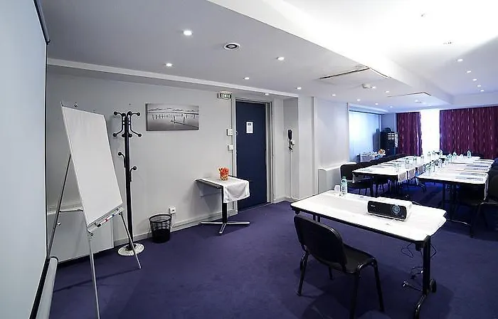 Kyriad Ferrand Centre 3*