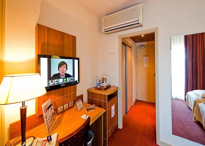 Szálloda Kyriad Ferrand Centre